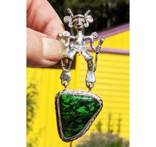 Ode to Shamanism - A magnificent, rich Maw Sit Sit gem with a vintage African Sterling Silver figurine